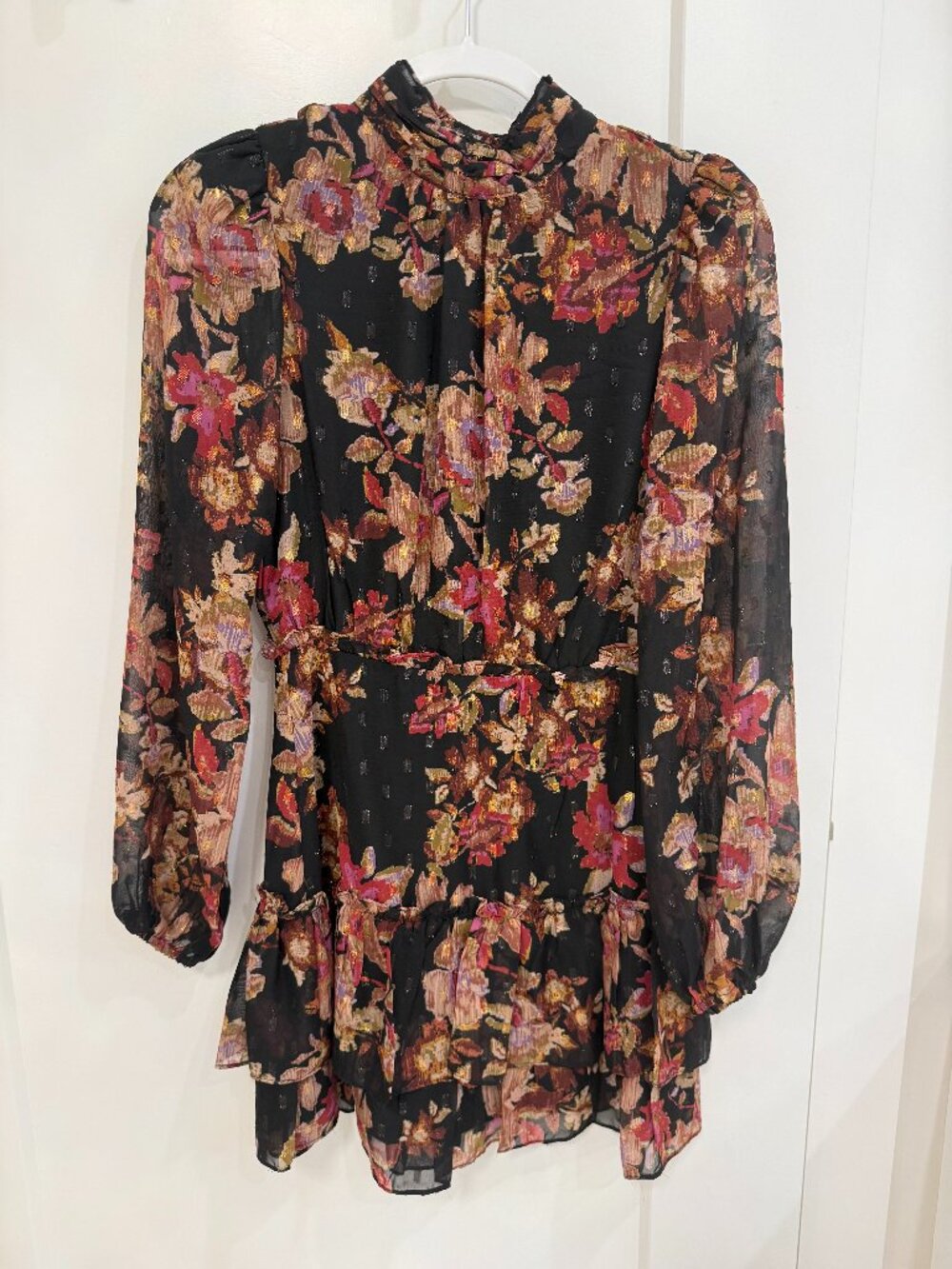 AQUA Black Floral Ruffle Long Sleeve Romper XS